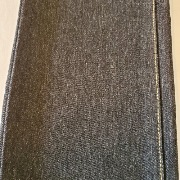 Selling Women's Black Skinny Jeans - Picture 4 of 9